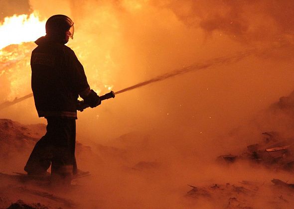 В Серове из ночного пожара спасли двух детей и взрослого