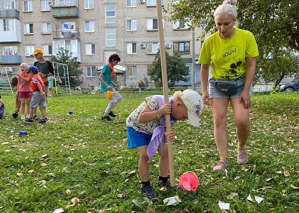 На празднике двора в Серове прошла экологическая эстафета. После детвора лакомилась арбузом