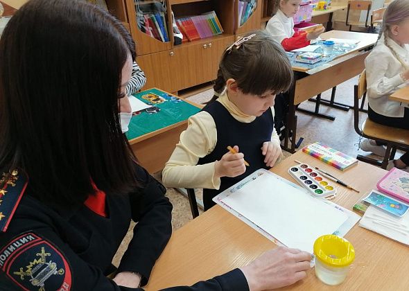 Юные серовчане рисовали светофоры