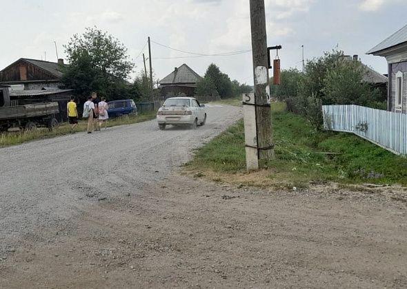 "Эта пыль - чистая онкология"... Жительница Андриановичей жалуется на шлак, которым посыпали дорогу