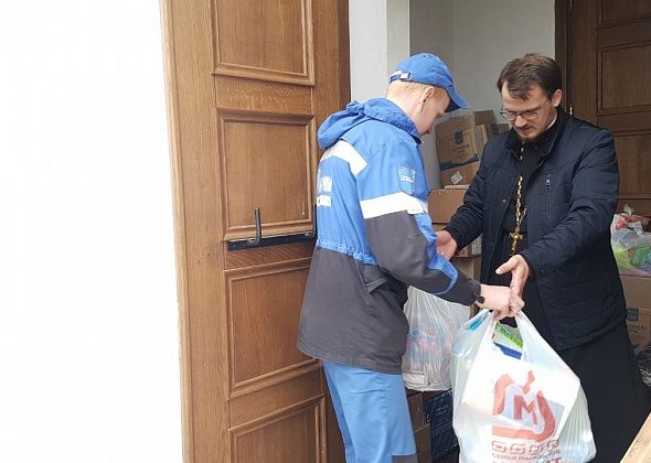 "У нас живут отзывчивые и добрые люди". Преображенский собор собрал полный микроавтобус гуманитарной помощи