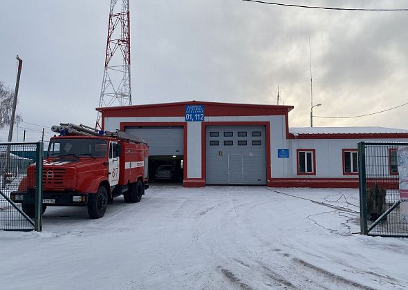 В Красноглинном горел гараж. Из-за выброса пламени пострадал владелец
