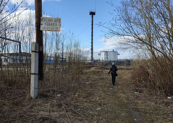 На место разлива нефтепродуктов в Серове приехали представители Минприроды: “Заместителю министра мы доложим”
