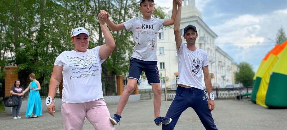 "Главное - быть почаще вместе". В Серове устроили семейные соревнования