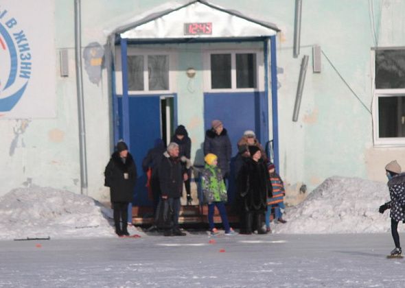 На стадионе «Локомотив» в Серове начал работать каток