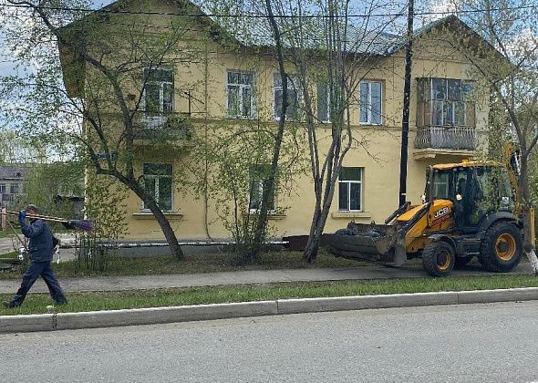 Убирают мусор на проспекте Серова: "Вот теперь красиво стало"