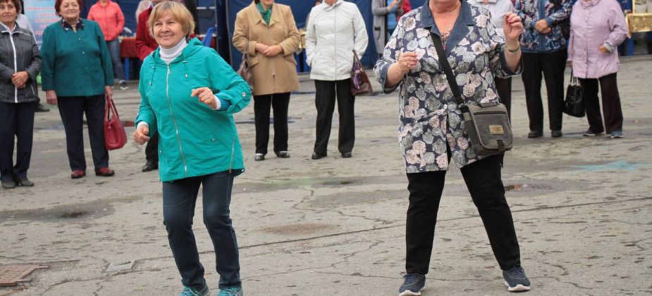 В День пенсионера для серовчан организовали танцевальную ретро-площадку