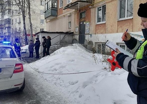 В одном из серовских дворов водитель наехал на ребенка, который выбежал из подъезда