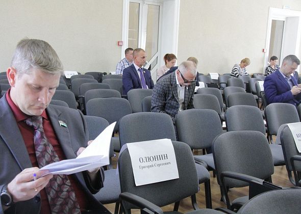 Сегодня в Серове «продолжится» внеочередное заседание Думы, которое «началось» вчера