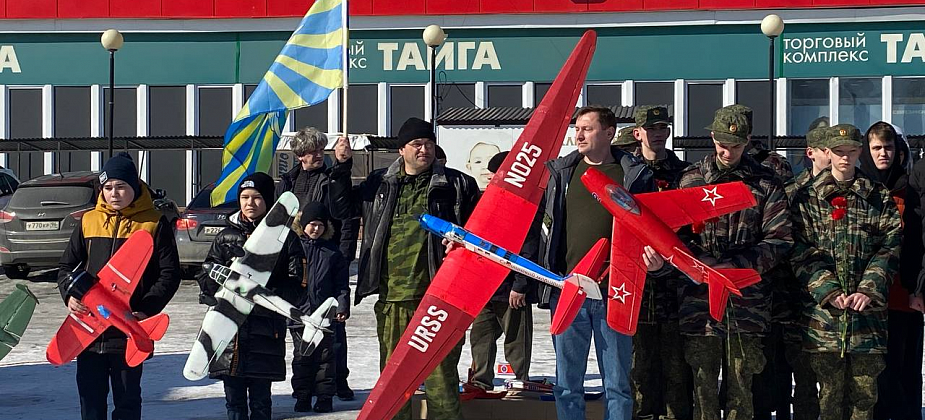 "У самолета" в Серове прошел митинг памяти летчика, чье имя носит город