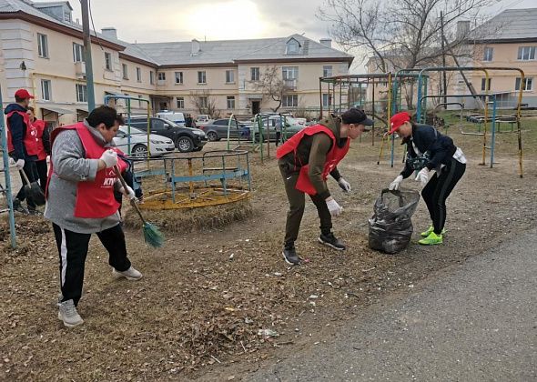 Серовские коммунисты и депутат местной Думы выбрали один двор для проведения субботников