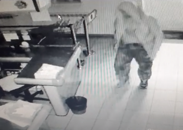 Под суд пошел серовчанин. который обмотал голову полотенцем и попытался обокрасть магазин
