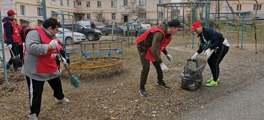 Серовские коммунисты и депутат местной Думы выбрали один двор для проведения субботников