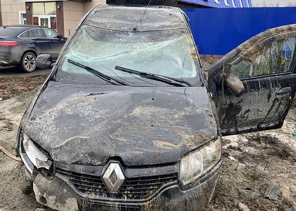 В Серове перевернулся автомобиль с пьяным бесправным водителем