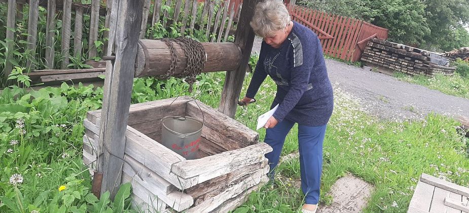 "К нему подходить страшно". Жители Новой Колы боятся остаться без колодца с питьевой водой