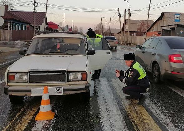 Пьяный и ранее лишенный прав водитель в Серове наехал на женщину с девочкой на пешеходном переходе