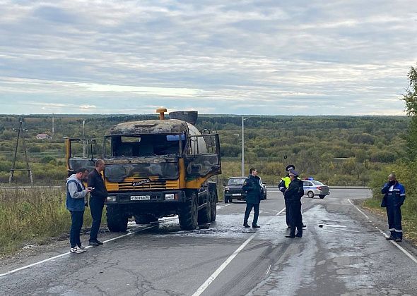 Водитель бетономешалки, погоревшей в Серове, не пострадал