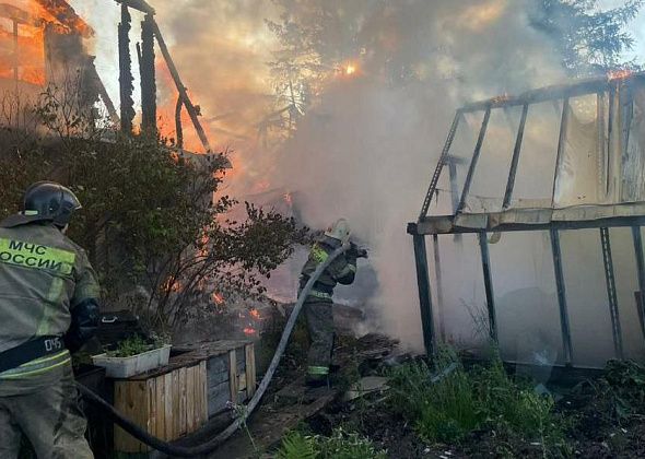 В коллективном саду “Райский уголок” под Серовом горели садовые домики и бани
