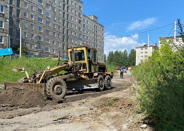 Во дворе по улице Заславского сняли асфальт 