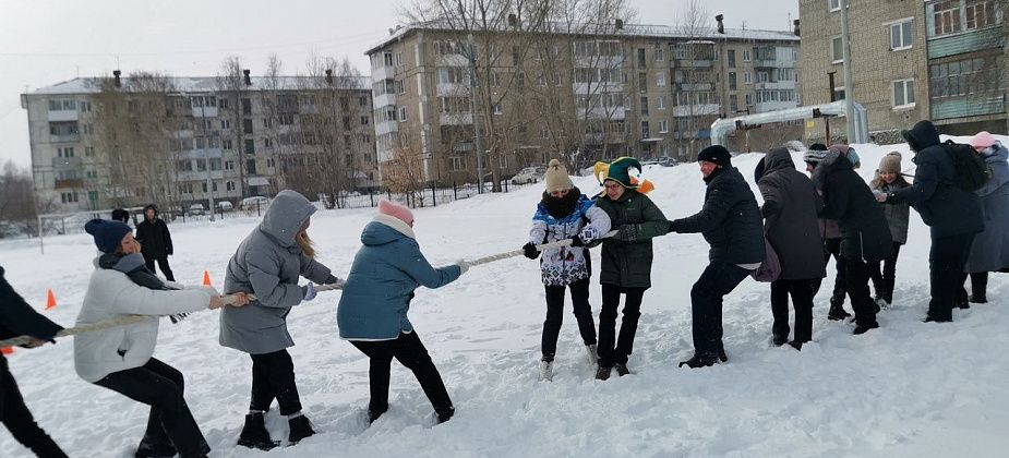 Серовские школьники устроили Масленицу для людей с ограниченными возможностями здоровья