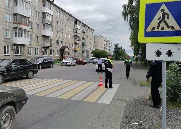 В Серове ребенок на велосипеде врезался в автомобиль на пешеходном переходе и травмировал ногу