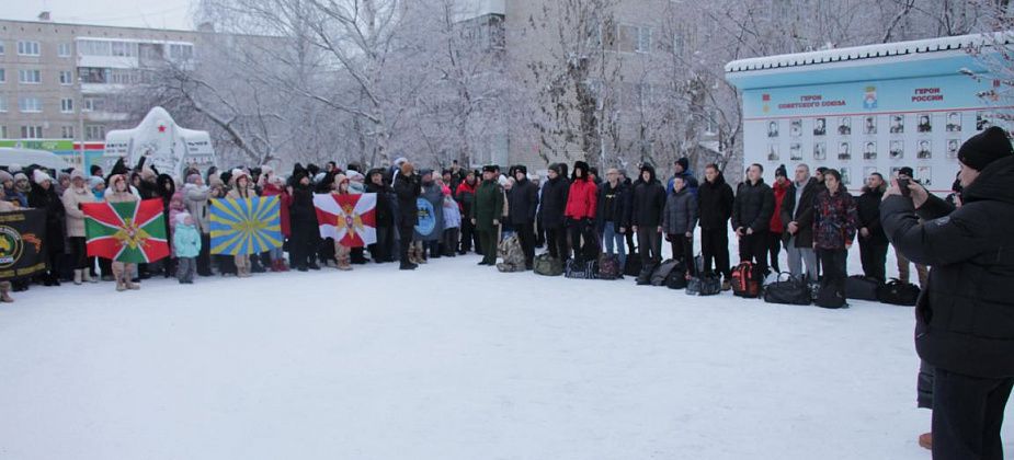 «Набирайтесь опыта, закаляйте характер». В Серове прошла очередная отправка новобранцев в армию