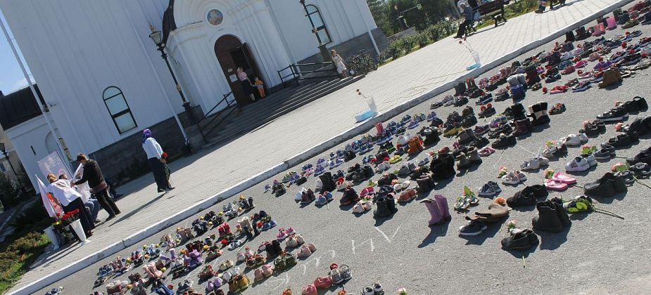 В Серове провели "линейку" неродившихся детей. Прошла акция против абортов