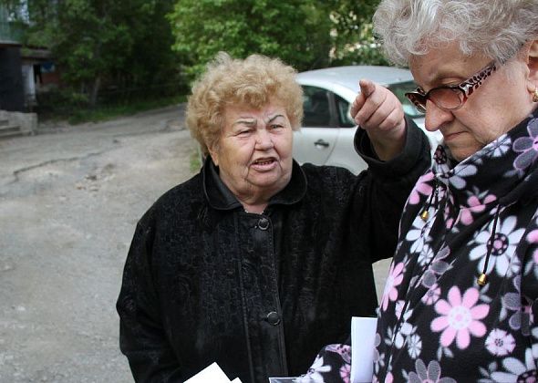 «Мы миллионы не просим». Серовчане ратуют за появление во дворе детской площадки
