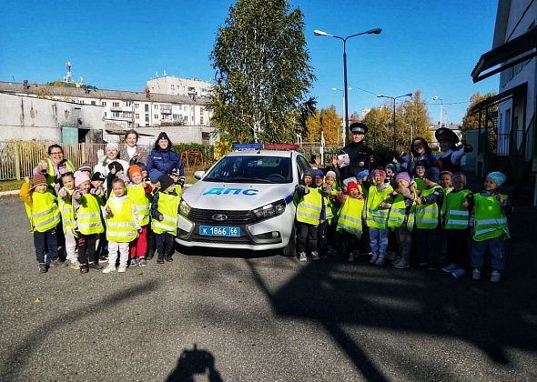 В Единый день безопасности инспекторы ГИБДД провели мероприятия в детсадах и школах Серова