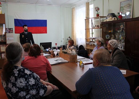 Полицейский преподал членам общества инвалидов Серова урок финансовой грамотности