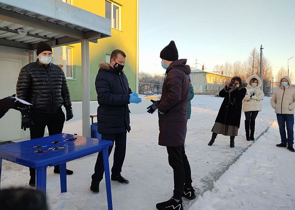 В Серове дети-сироты получили ключи от новых квартир