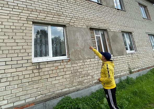 “У нас не так много денег, чтобы за свой счет ремонтировать дом”. Серовчане недовольны содержанием двухэтажного дома