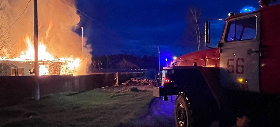 "Семь лет назад ребенок тут сгорел". В Ключевом на пожаре погиб мужчина