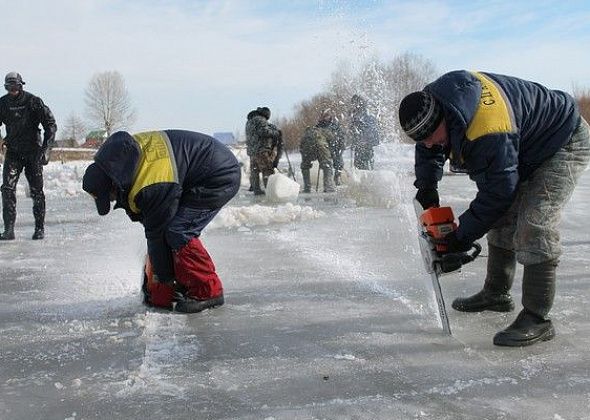 Водолазы делают майны на реке через каждые 2-3 метра. Поиски Любы продолжаются