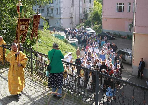 «Какие плоды я принесу Богу осенью моей жизни?». В день Преображения Господня по Серову прошел крестный ход