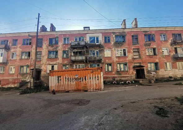Власти Серова планируют обследовать на предмет аварийности 10 домов. В том числе те, на которые жаловались горожане