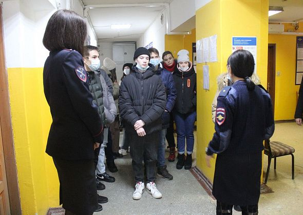 Студенты побывали на экскурсии в полиции Серова