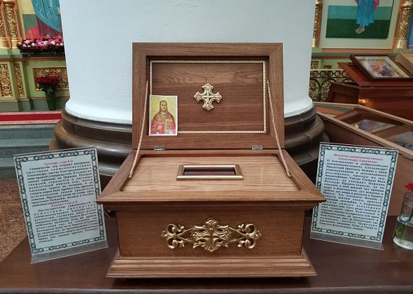 В соборе Серова находится частица мощей священномученика Александра Нижнетуринского. Работает посвященная ему выставка 
