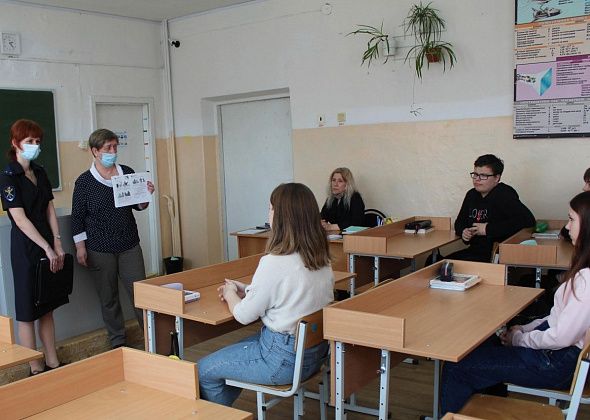 На родительские собрания и классные часы в школах Серова, Сосьвы и Гарей приходят полицейские