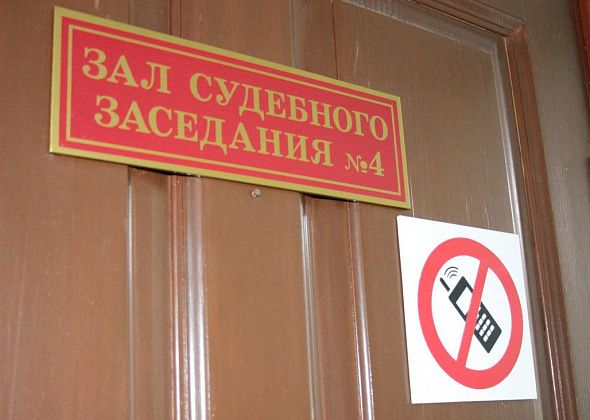 Неоднократно судимая серовчанка сорвала с участкового маску и ударила в лицо, а потом укусила за палец. Ее снова судили