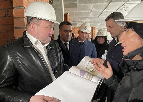 "Шансов не сдать объект в этом году просто нет”. Вице-губернатор проверила строительство детской поликлиники в Серове