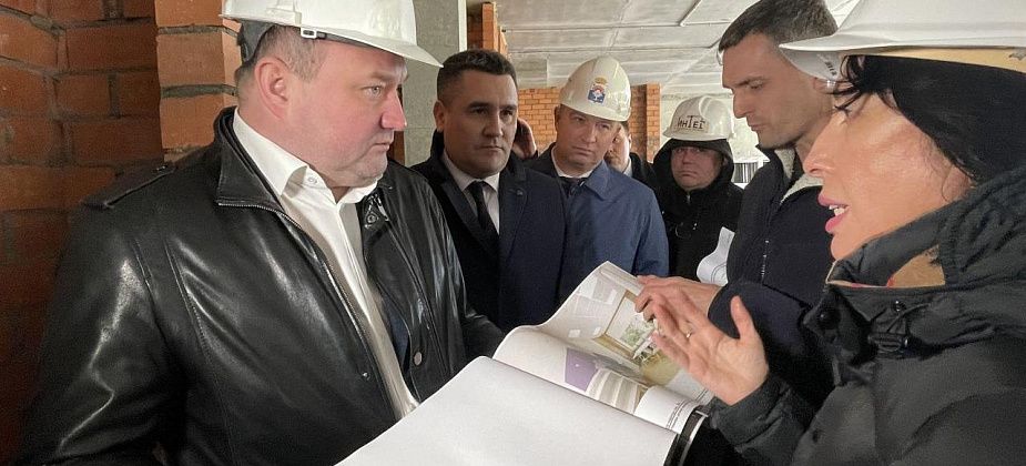 "Шансов не сдать объект в этом году просто нет”. Вице-губернатор проверила строительство детской поликлиники в Серове
