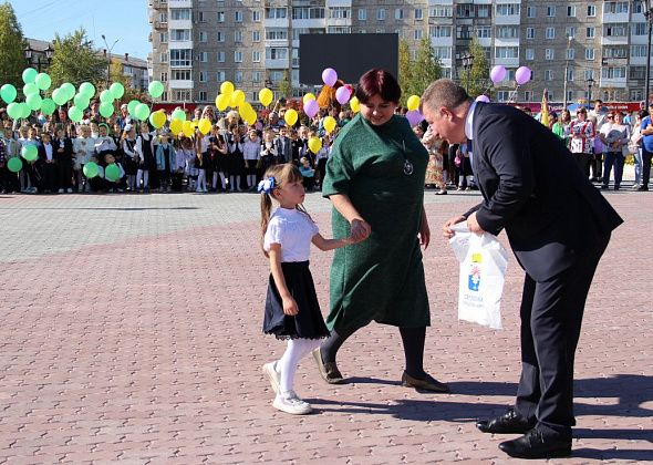 “А сейчас вы - настоящие школьники”. В Серове прошло Посвящение в первоклассники