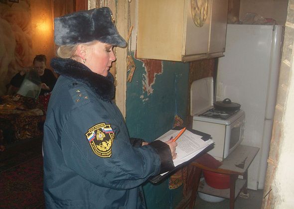 МЧС и газовая служба проверяют жилые дома серовчан, использующих газовые баллоны
