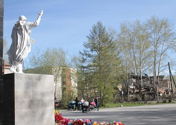 Площадь с памятником воинам в поселке Энергетиков не благоустроят ко Дню Победы?