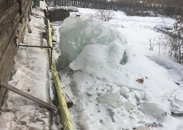 На жалобу серовчан по замерзшему водопроводу отреагировала мэрия города и Следственный комитет России