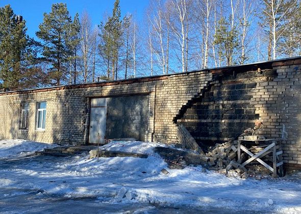 В морге Серовской горбольницы обвалилась часть стены