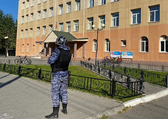 В центре Серова эвакуировали школу. Прошли учения