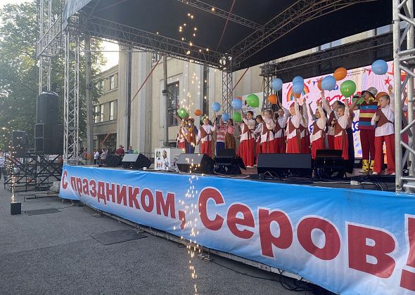 День защиты детей в Серове отпраздновали шоу мыльных пузырей, концертом и пожарной эстафетой 