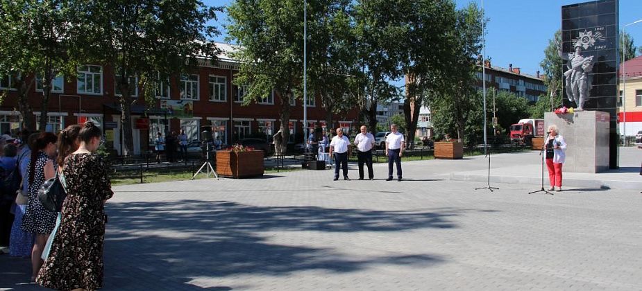 «Это достойно местных жителей». В поселке Энергетиков открыли реконструированную площадь Солдата-Освободителя